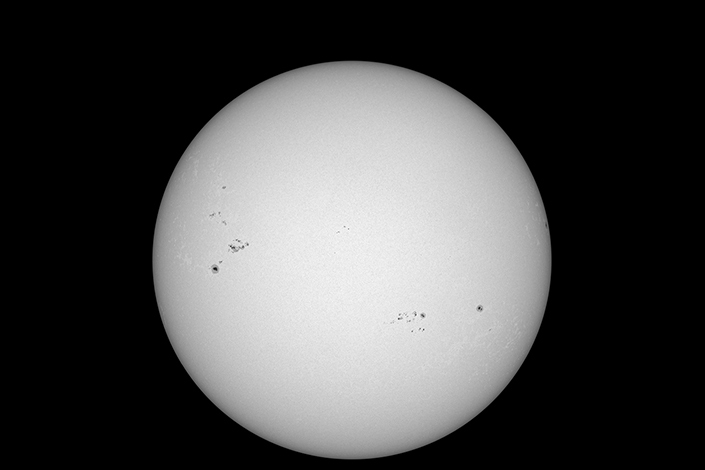 Sonne im Wei&szlig;licht