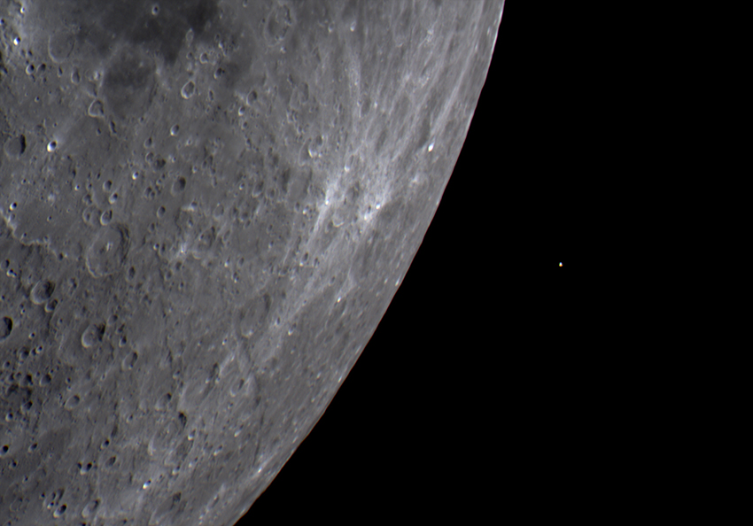 Mond und Aldebaran
