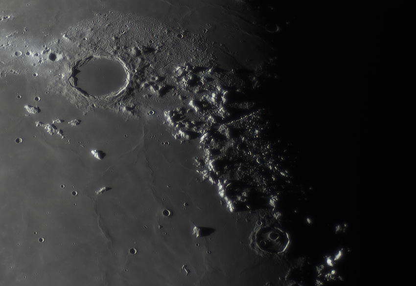 Plato und Vallis Alpes