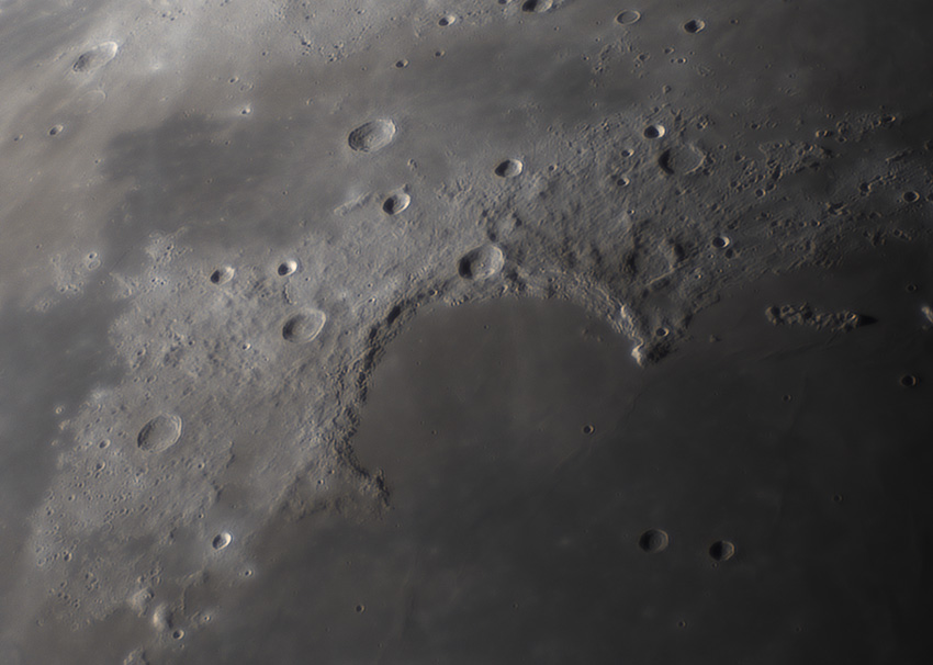 Sinus Iridium und Montes Jura