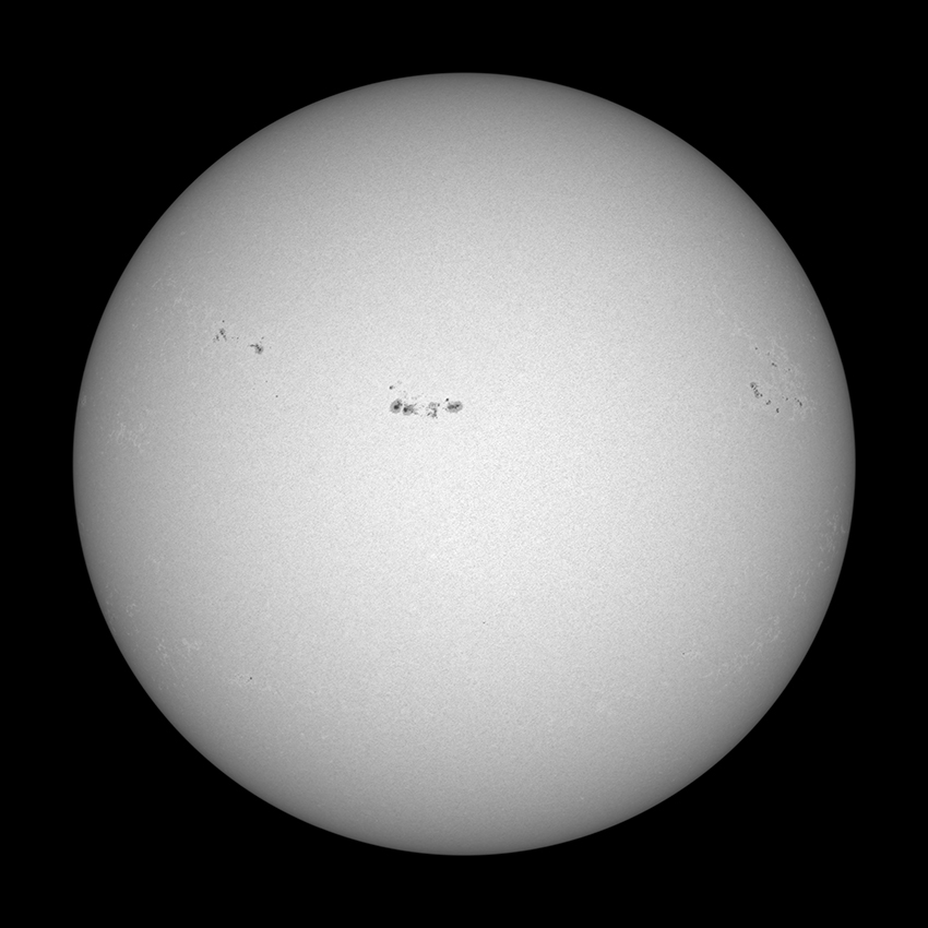 Sonne im Wei&szlig;licht