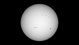 Sonne im Wei&szlig;licht