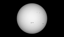 Sonne im Wei&szlig;licht